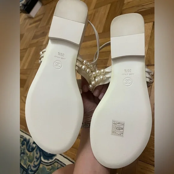 CHANEL Women's Cream Pearl Embellished Sandals 39.5 - Picture 3 of 4